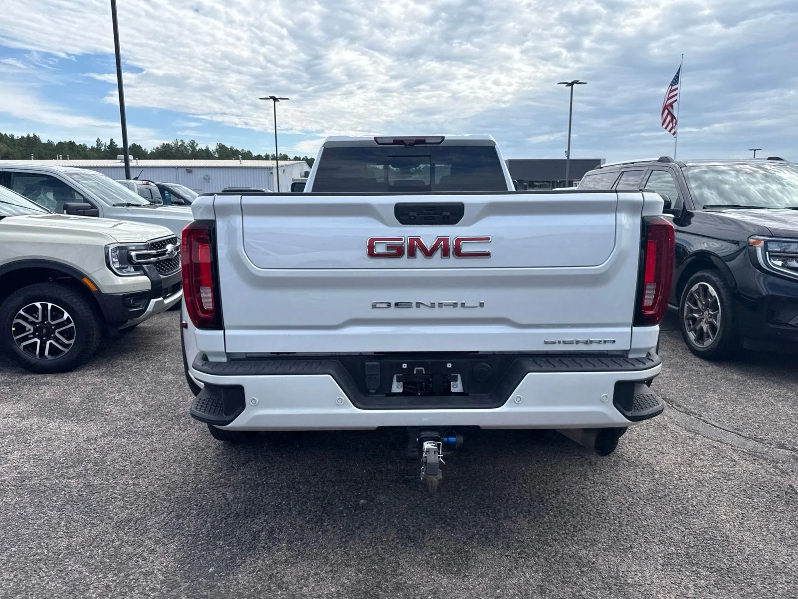 Used 2023 White GMC Denali image 4