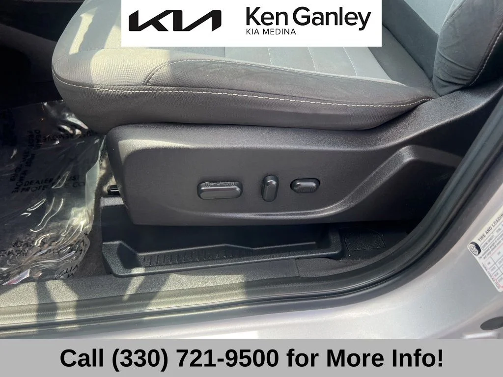 Used 2016 Silver Ford SE image 28