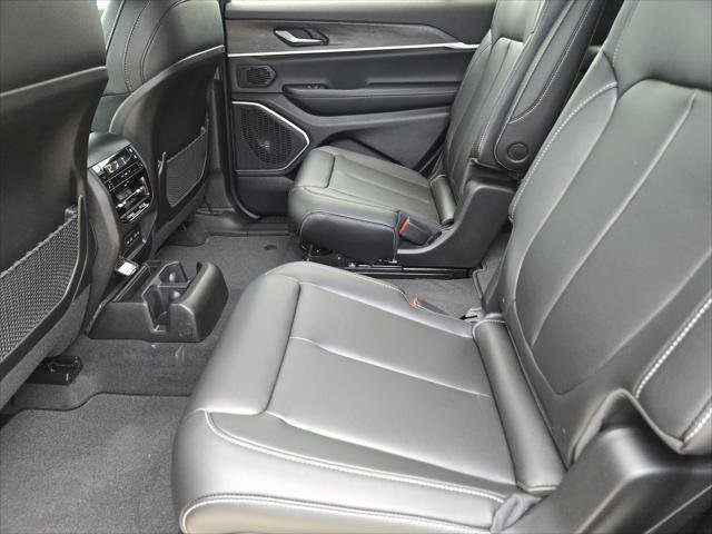New 2026 Baltic Gray Metallic Clear-Coat Exterior Paint Jeep Limited image 19