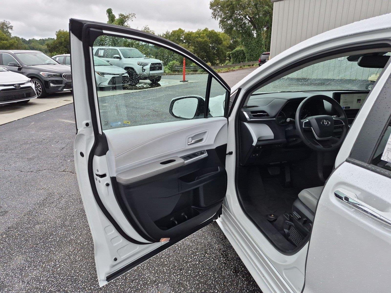 Used 2025 Wind Chill Pearl Toyota XLE image 14
