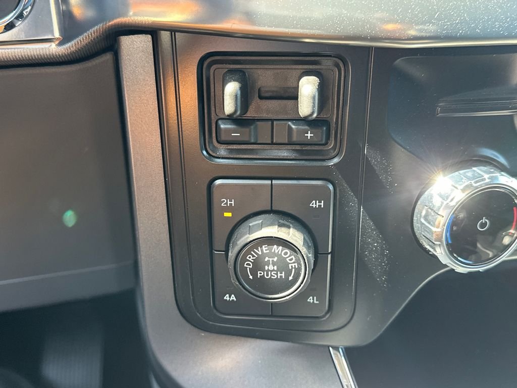 New 2025 Black Ford Lariat image 30