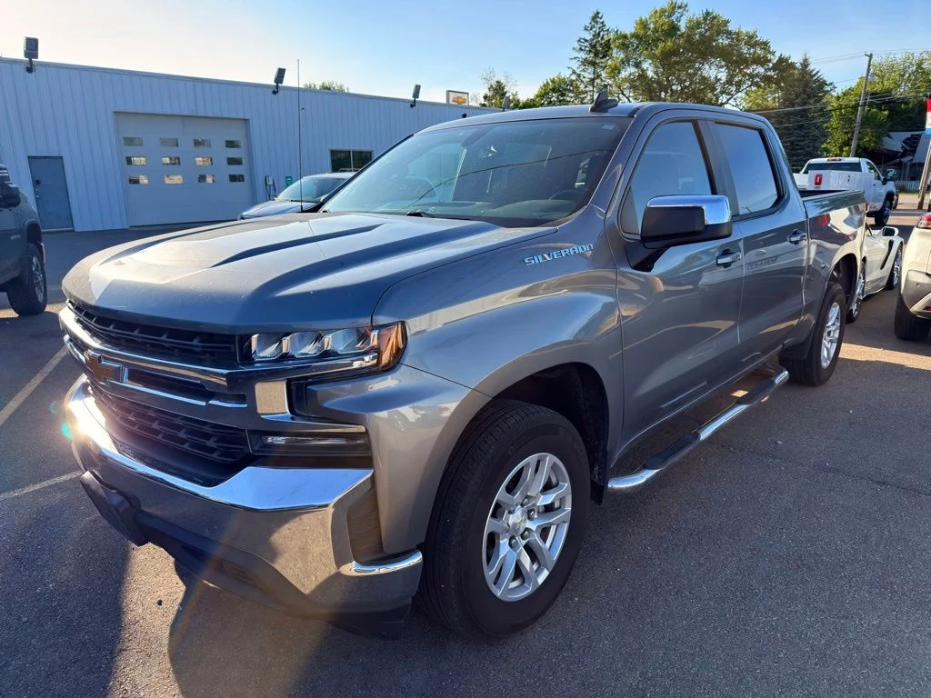 Used 2019 Gray Chevrolet LT image 5