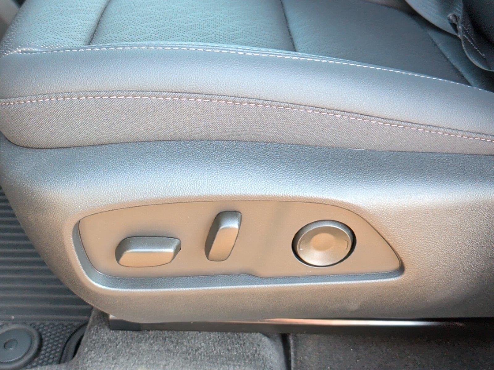2027 Chevrolet Equinox LT - Photo 11