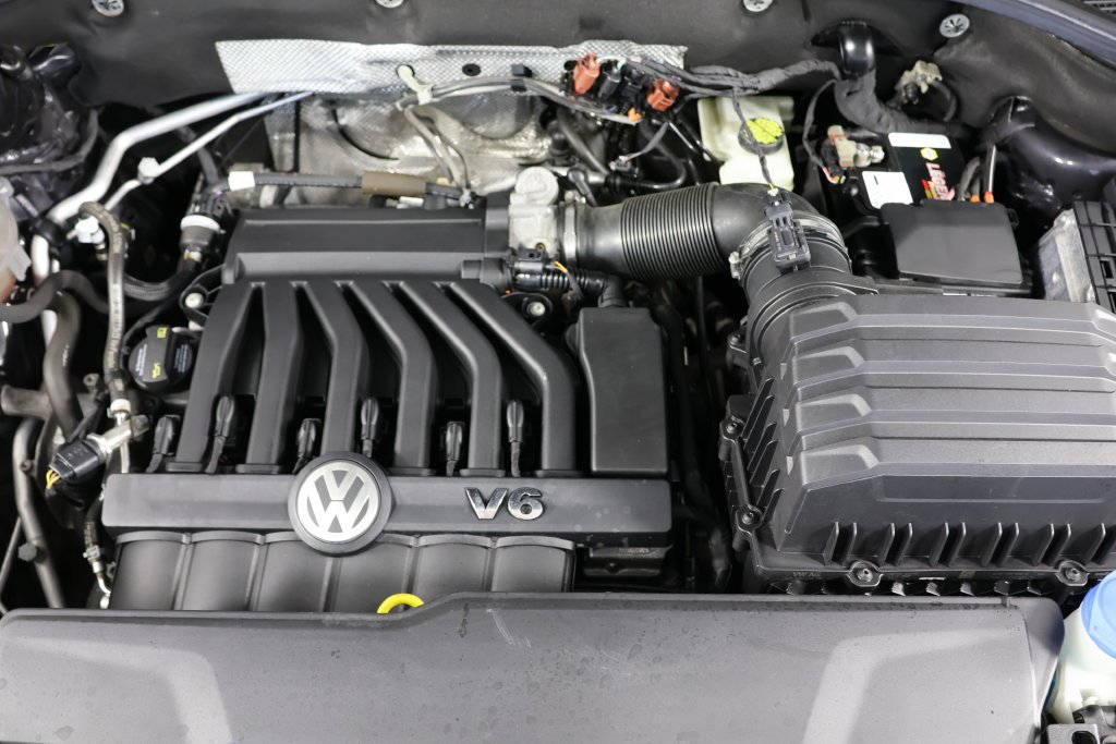 Used 2021 Black Volkswagen 3.6L V6 SEL Premium R-Line image 24