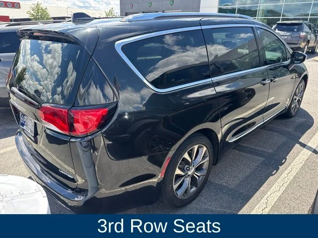 Used 2017 Black Chrysler Limited image 10