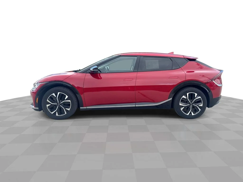 Used 2022 Red Kia Wind image 5