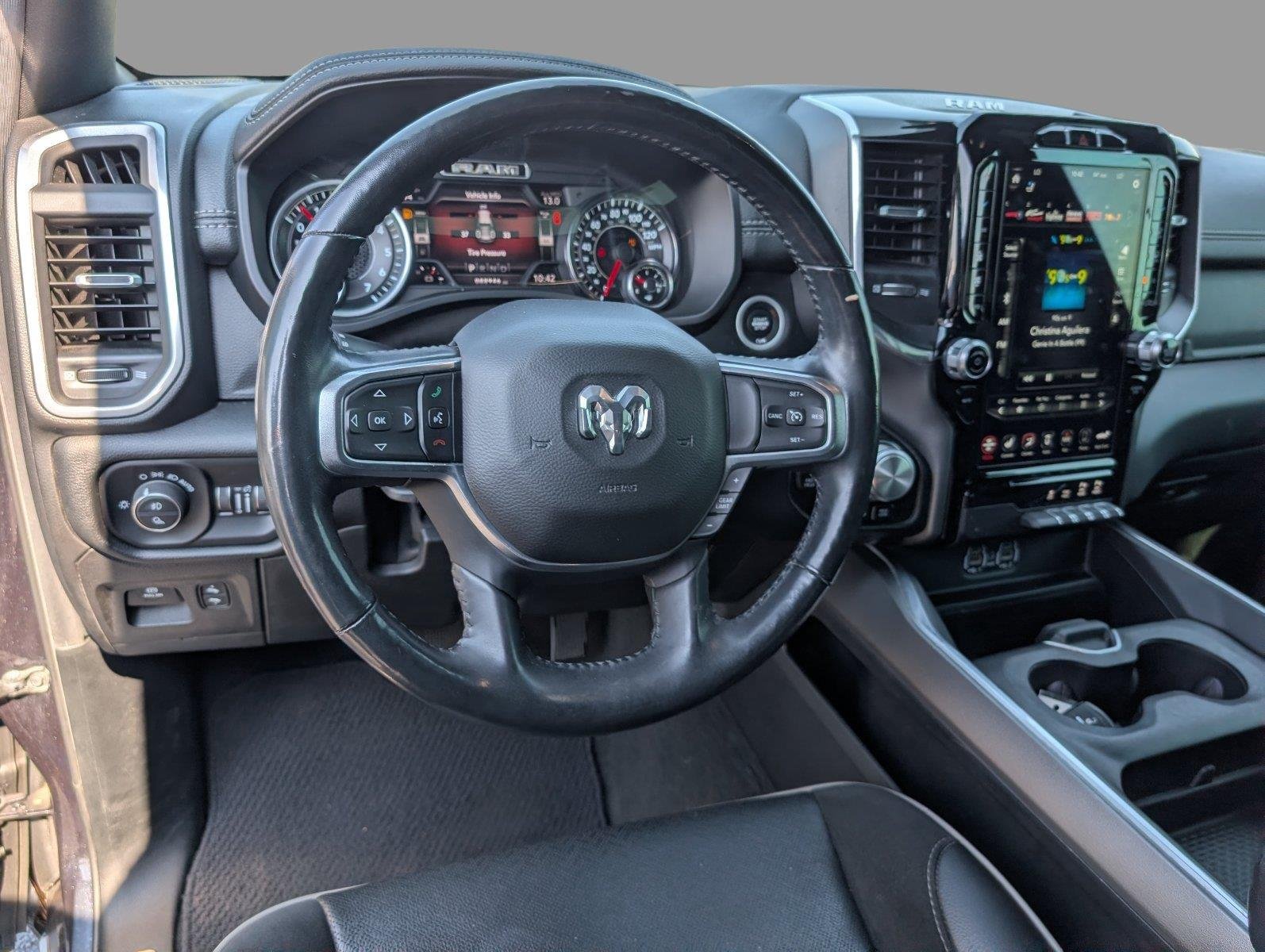 Used 2020 Diamond Black Crystal Pearlcoat Ram Laramie image 4