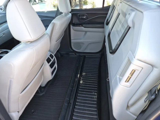 Used 2017  Honda RTL-T image 31