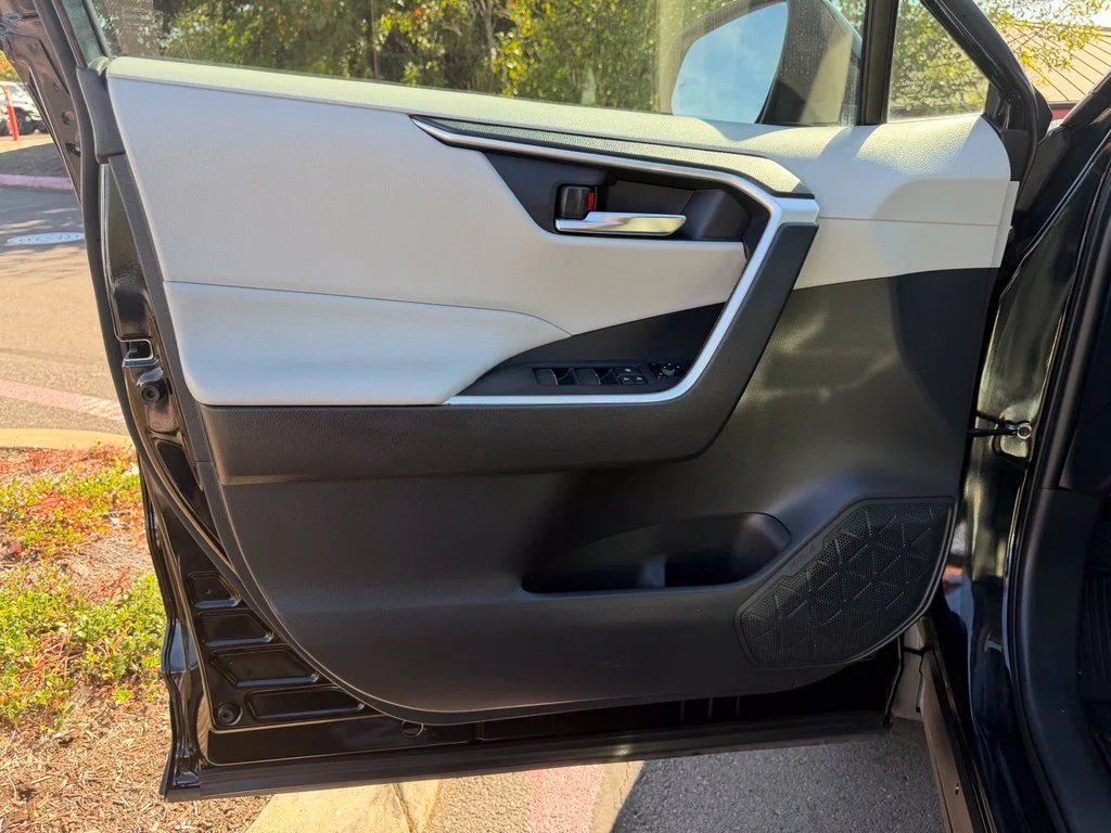 Used 2019 Midnight Black Metallic Toyota XLE Premium image 12