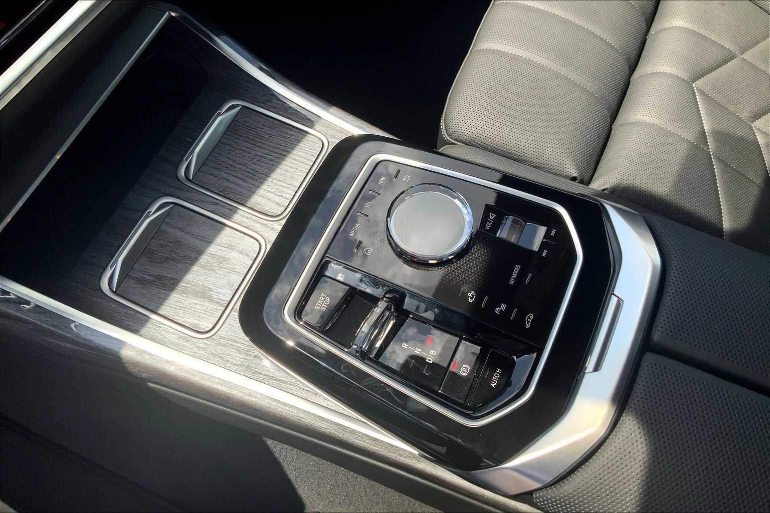 2025 BMW i7 50 - Photo 8