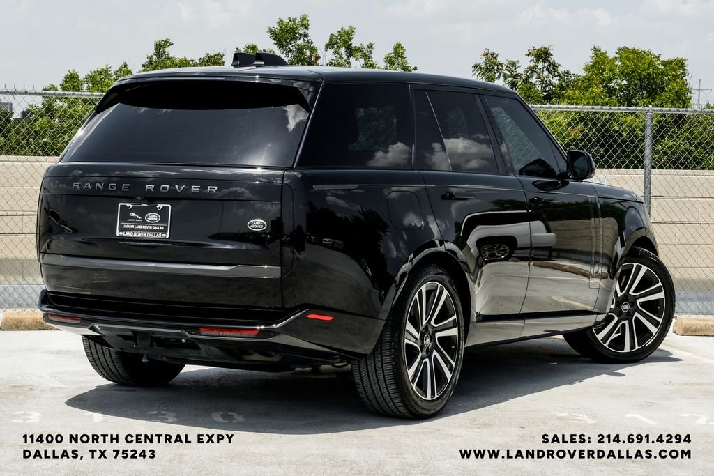 Used 2023 Santorini Black Metallic Land Rover SE image 8
