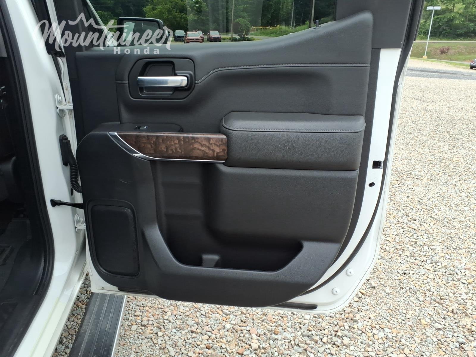 Used 2020 White Frost Tricoat GMC Denali image 19