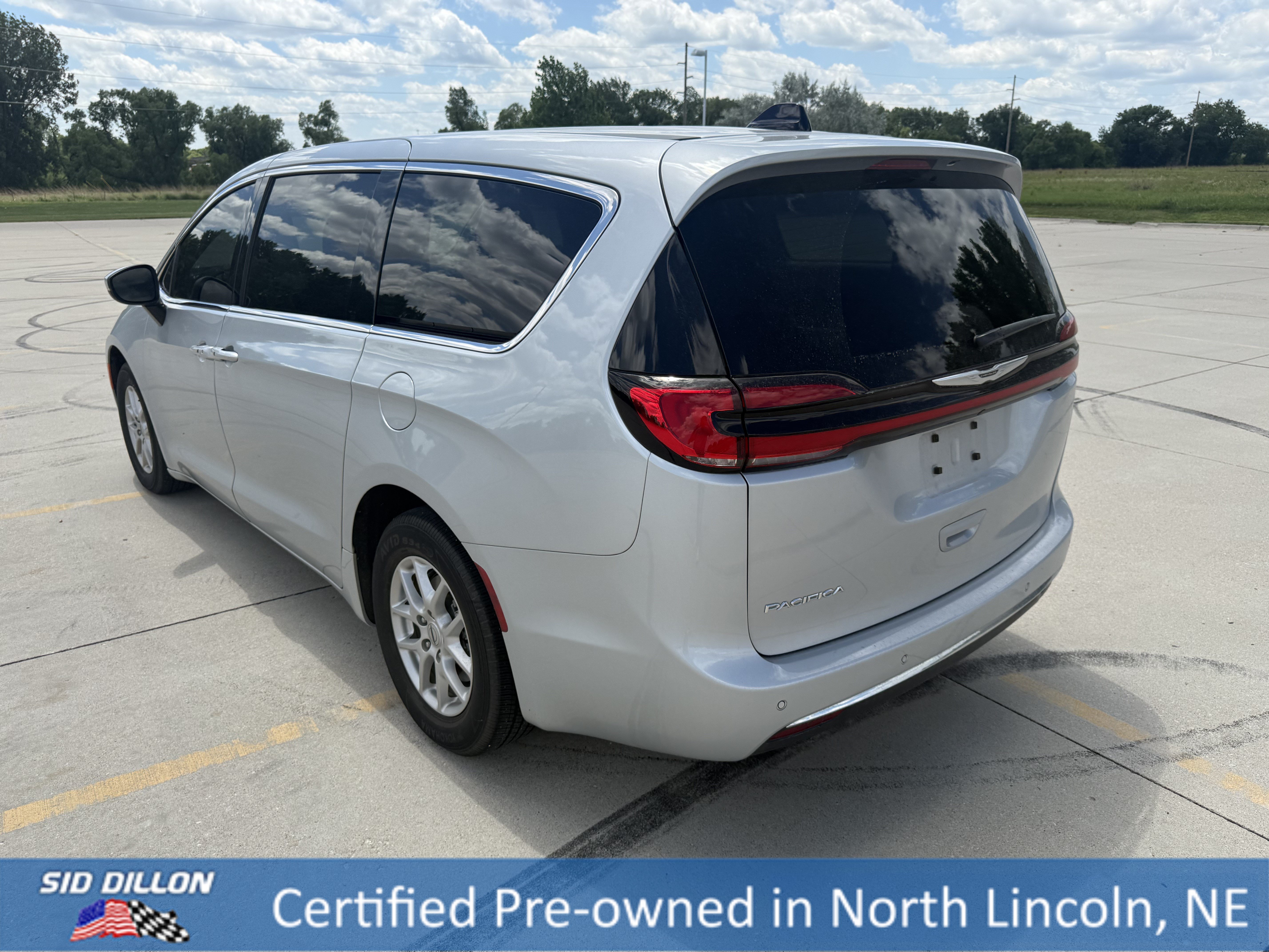 Used 2023 Silver Mist Clearcoat Chrysler Touring L image 7
