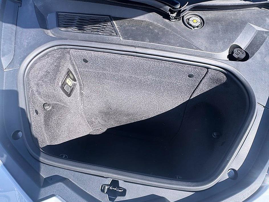 Used 2022 White Chevrolet Stingray image 12