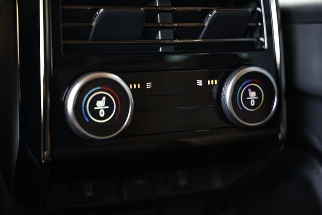New 2026 Fuji White Land Rover Dynamic SE image 36