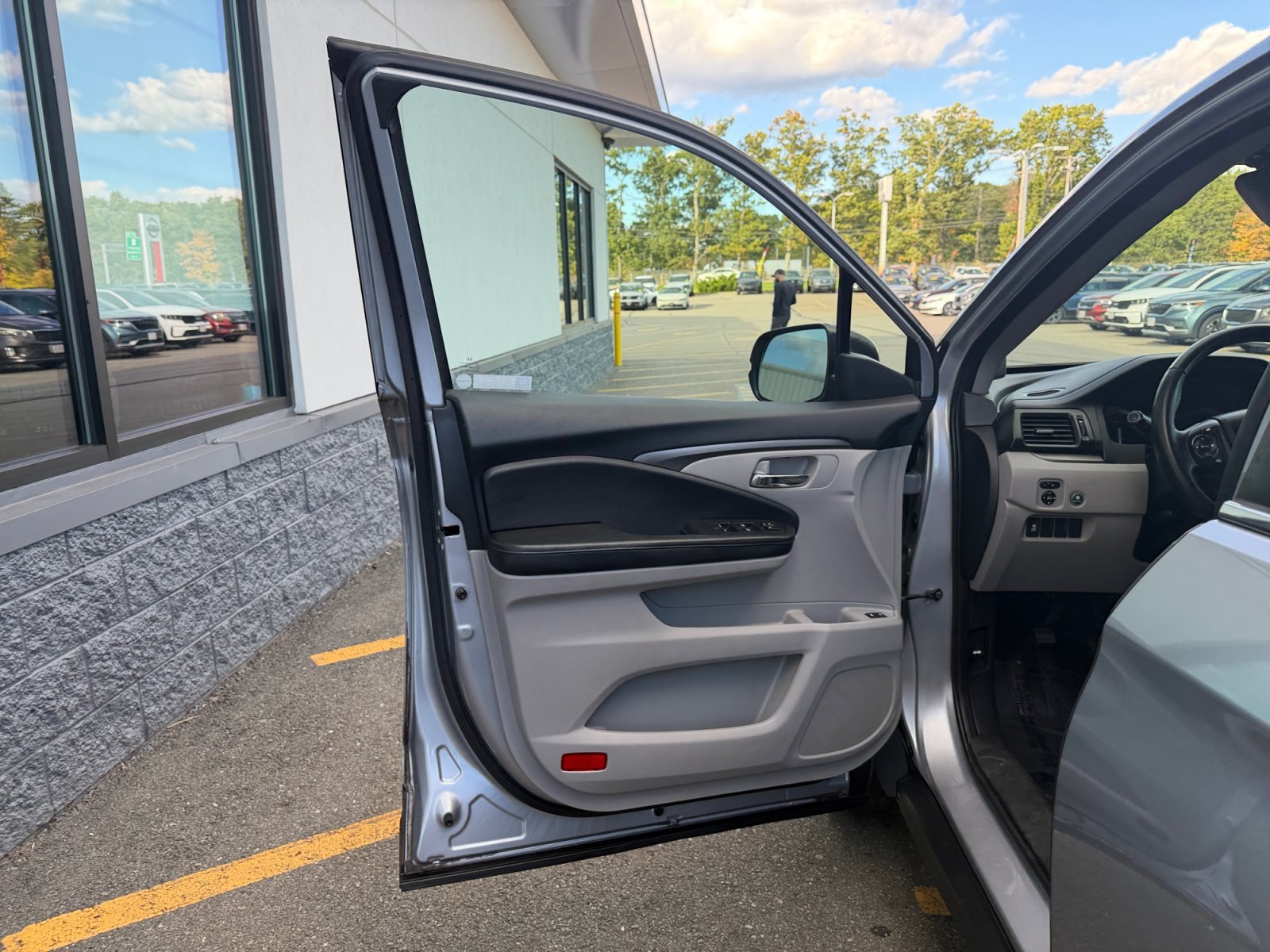 Certified Used 2018 Silver Honda EX-L image 28