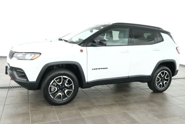 Used 2024 White Jeep Trailhawk image 3