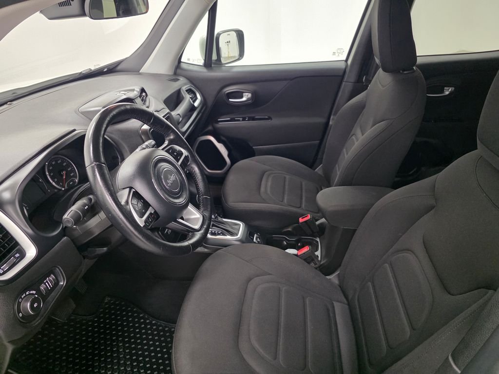 Used 2020 White Jeep Latitude image 25