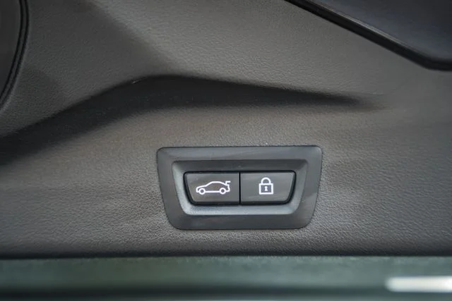 Used 2021 Brown BMW xDrive40i image 15
