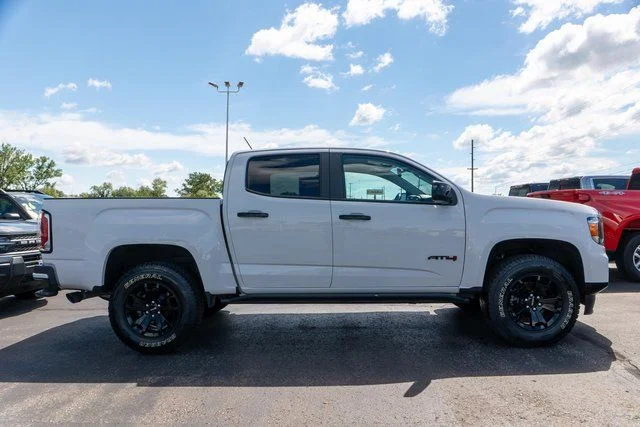 Used 2022 Summit White GMC AT4 w/Leather image 5