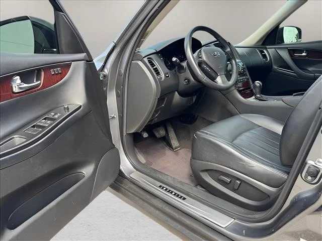 Used 2017 Graphite Shadow INFINITI Base image 13