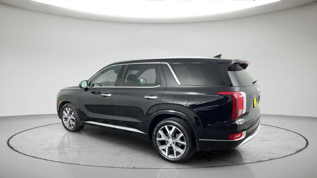 Used 2021 Black Hyundai Limited image 13