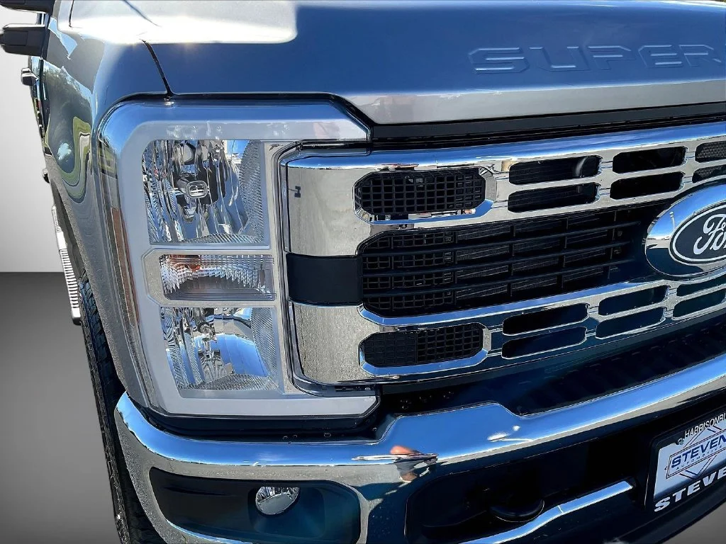 New 2027 Iconic Silver Metallic Ford F-250® XLT image 33