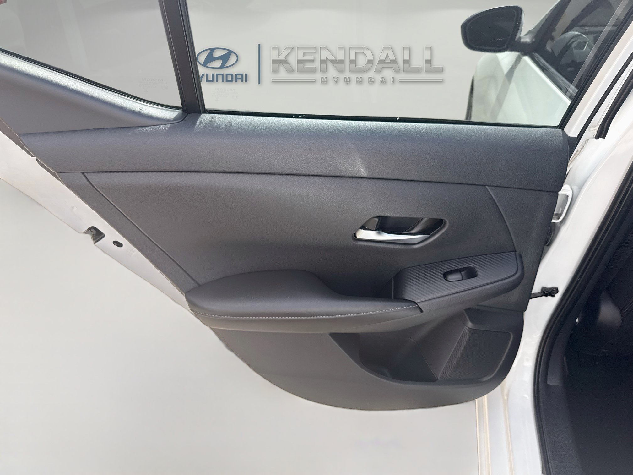 Used 2022 Aspen White TriCoat Pearl Nissan SV image 22