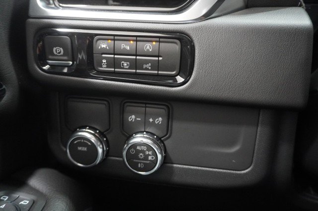 2026 GMC Yukon XL Denali - Photo 32