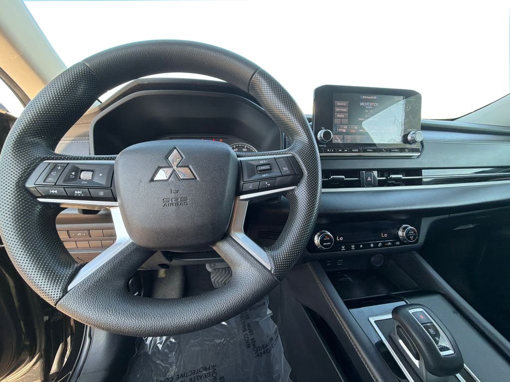 Used 2022 Labrador Black Pearl Mitsubishi ES image 19