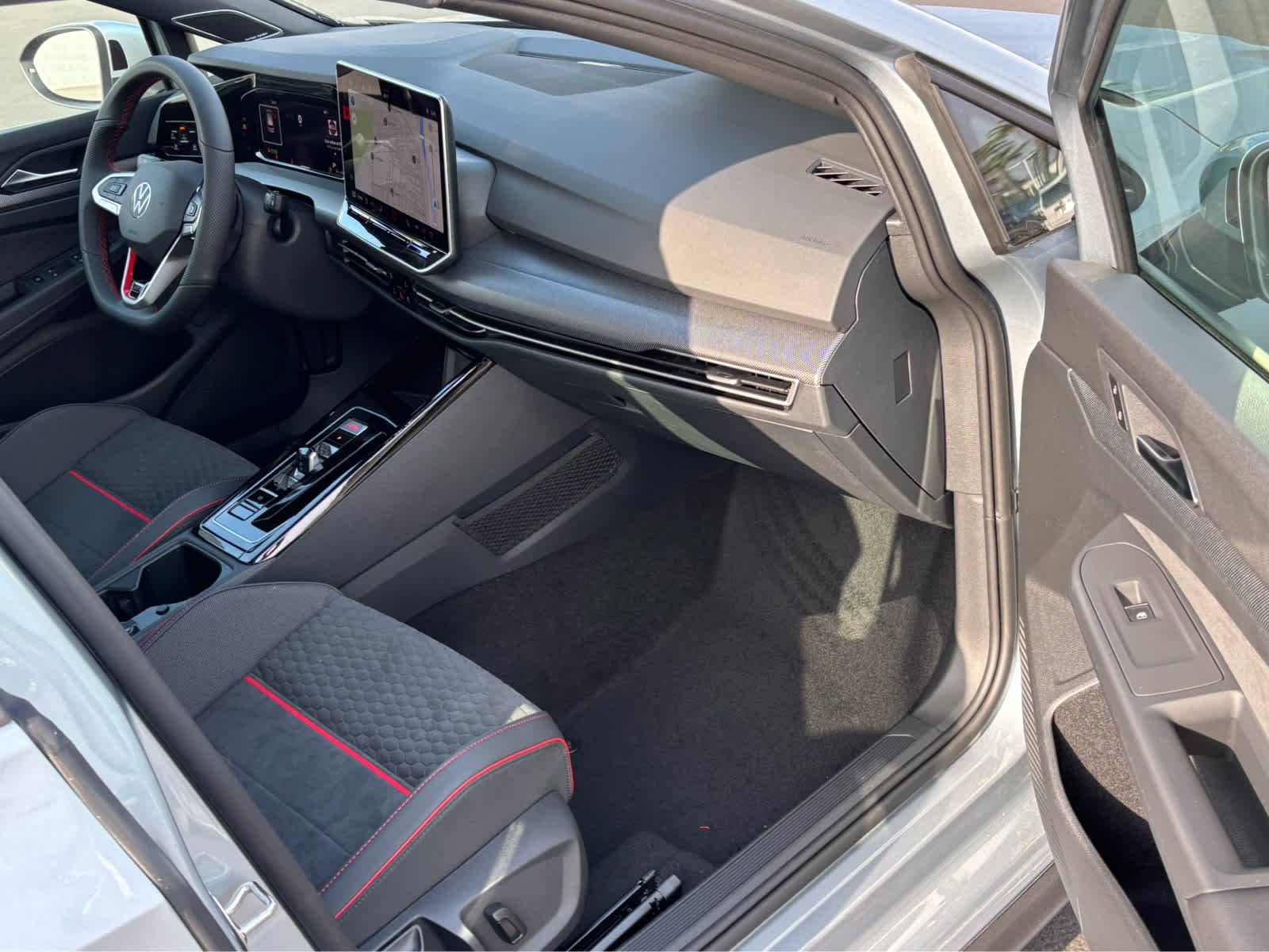 2025 Volkswagen Golf GTI SE - Photo 22