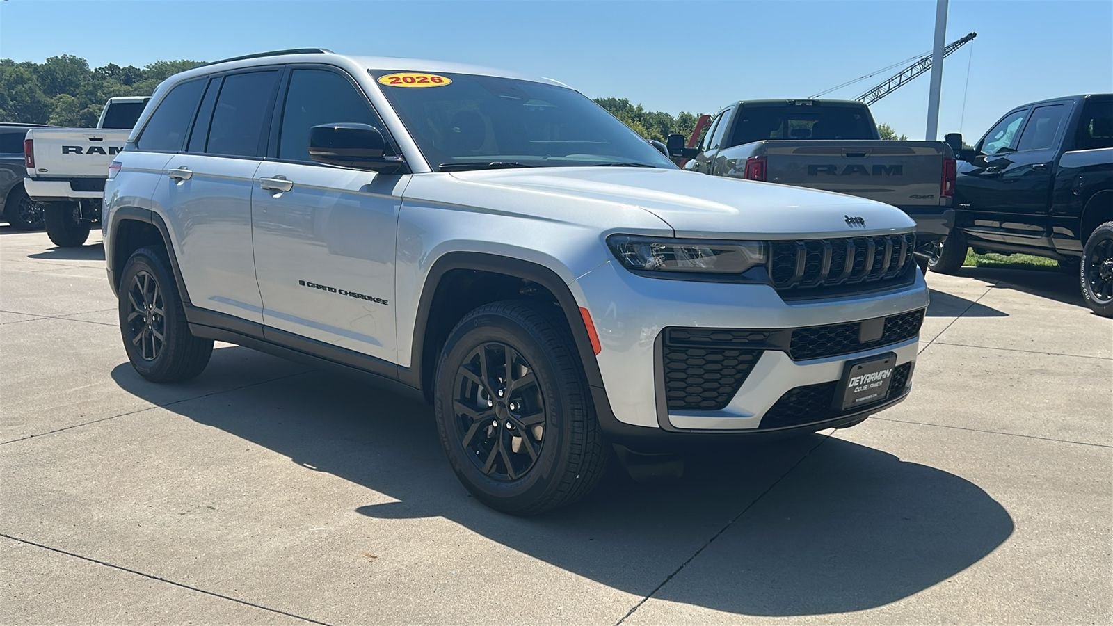 New 2026 Silver Zynith Exterior Paint Jeep Altitude image 2