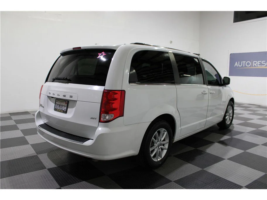 Used 2019 White Knuckle Clearcoat Dodge SXT image 4