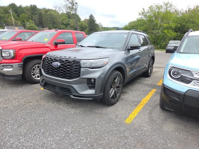 Used 2025 Gray Metallic Ford ST-Line image 1