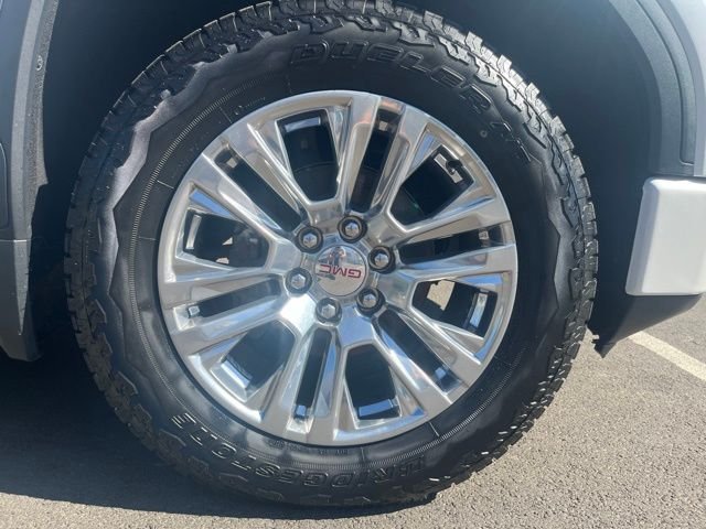 Used 2019 White GMC Denali image 16