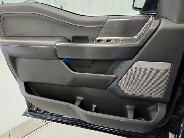 Used 2024  Ford Lariat image 28