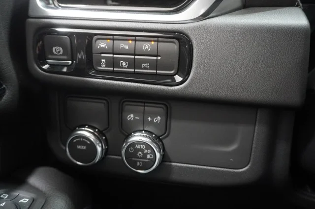 2026 GMC Yukon XL Denali - Photo 32