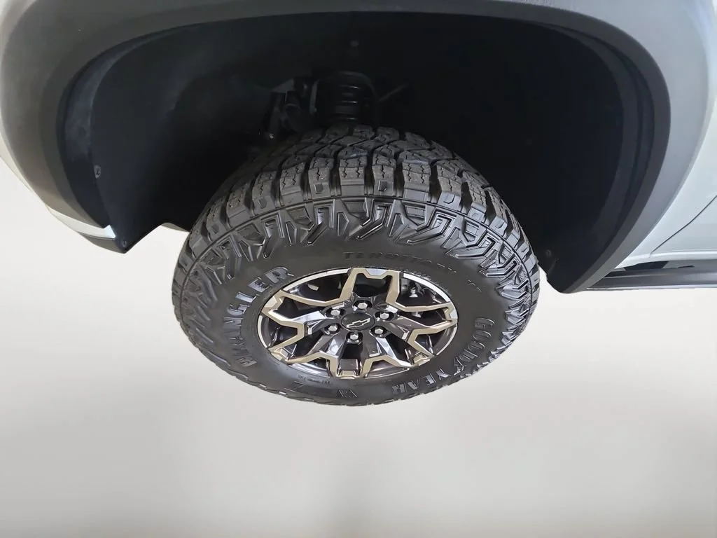 Used 2024 Summit White Chevrolet ZR2 image 9