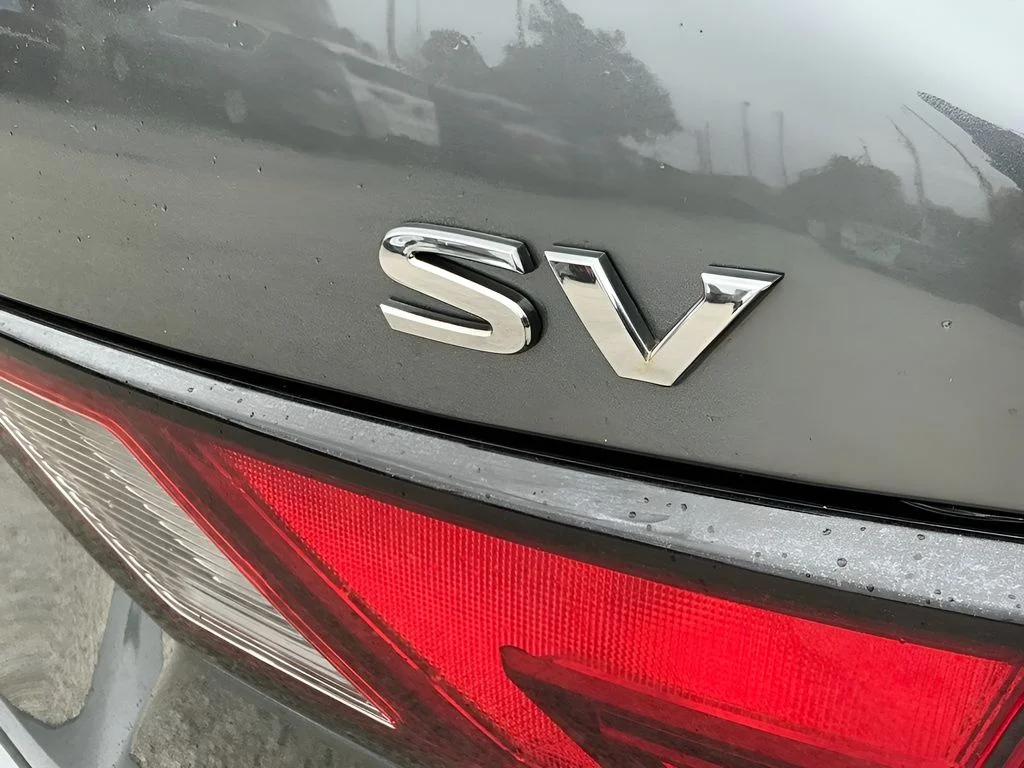 Used 2022 Gray Nissan SV image 16