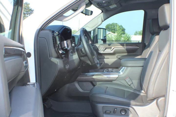 Used 2026 Summit White Chevrolet LTZ image 13