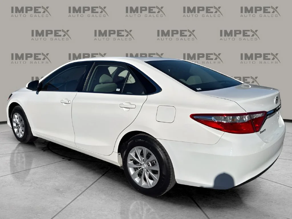 Used 2015 White Toyota LE image 3