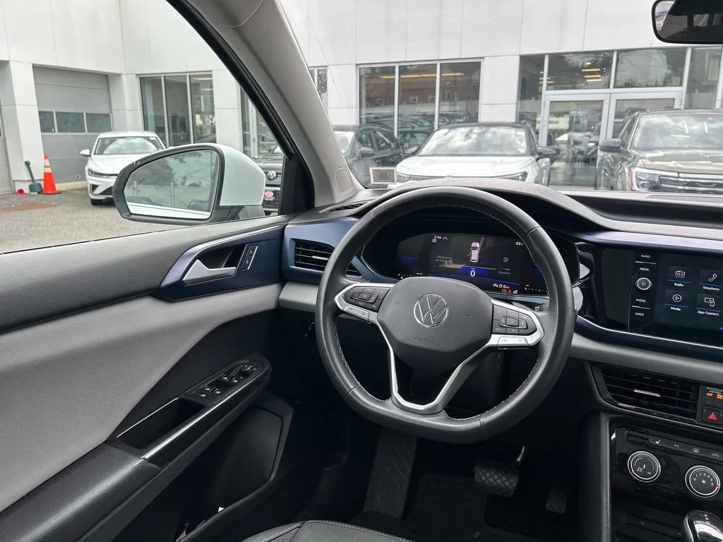 Used 2023 White Volkswagen 1.5T SE image 25