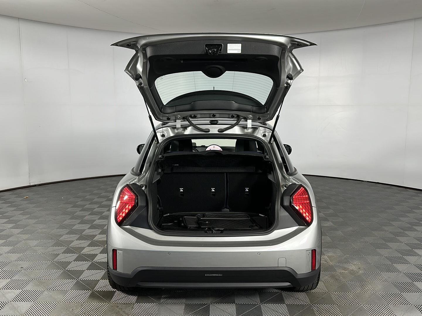 Used 2026 Melting Silver III Metallic MINI Cooper S image 25