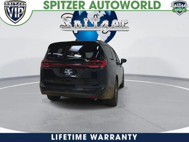 New 2027 Diamond Black Crystal Pearl-Coat Exterior Paint Chrysler Limited image 9