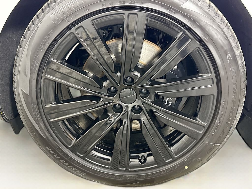 New 2026 Fuji White Land Rover SE image 29