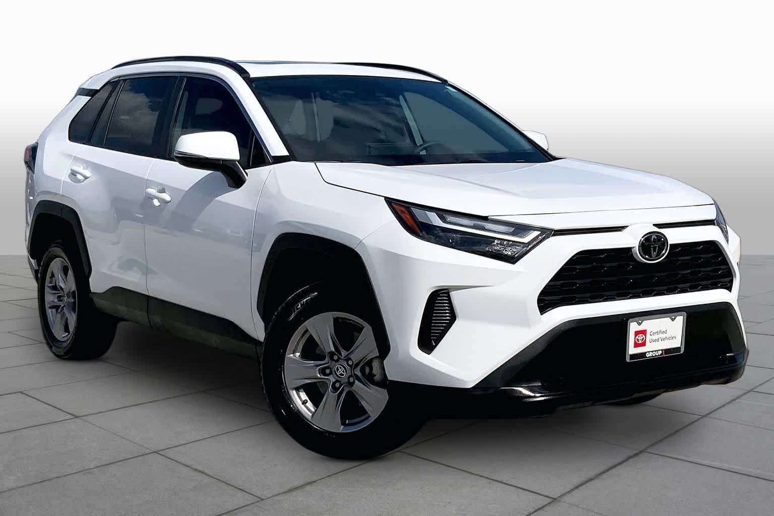 Used 2024 Ice Cap Toyota XLE image 3