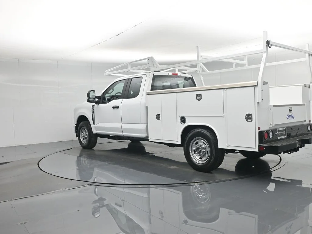 New 2026 Oxford White Ford XL image 6