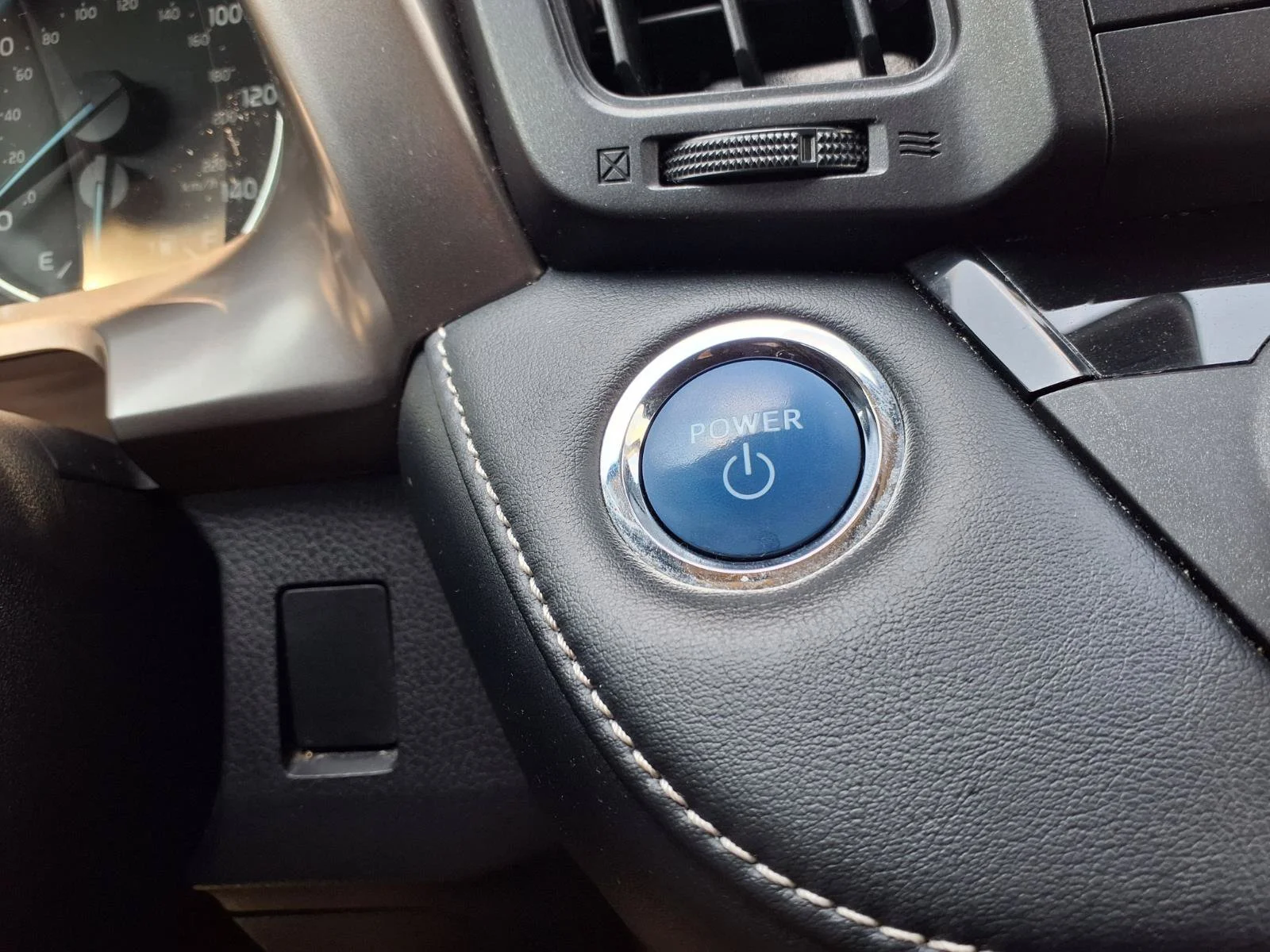 Used 2018 Aqua Toyota Hybrid Limited image 20