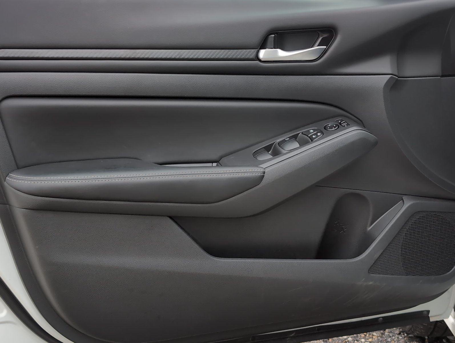 2025 Nissan Altima SV - Photo 18