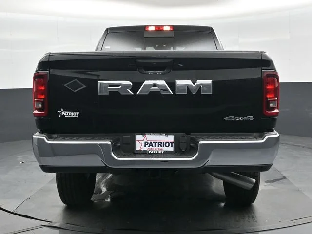 New 2026 Diamond Black Crystal Pearl-Coat Exterior Paint RAM Tradesman image 6